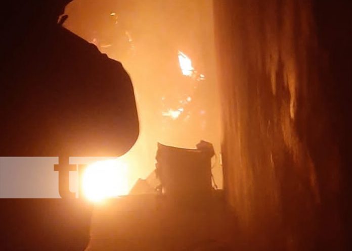Incendio deja dos cuartos quemados en una vivienda en Diriamba, Carazo
