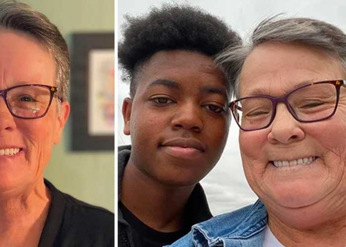 Joven encontró billetera de abuelita y la regresó intacta