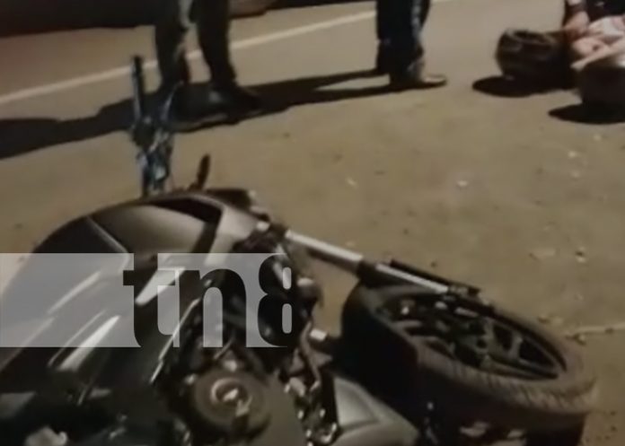 Vivo de milagro tras ser impactado por un carro en la Carretera Nueva a León