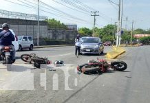 Managua: Causante y víctima de choque entre motos son llevados en la misma unidad Managua: Causante y víctima de choque entre motos son llevados en la misma unidad