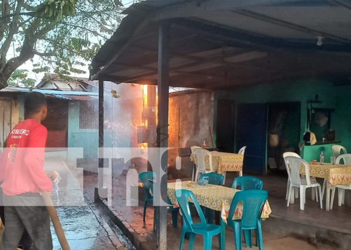 2 Foto: Cortocircuito casi “achicharra” a negocios de comida en Granada / TN8