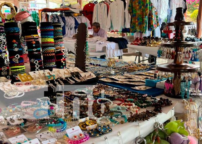 Creaciones Johana: Variedad en bisutería en el Parque Nacional de Ferias