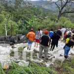 Foto: Se vuelca un vehículo pesado cargado de más de 400 quintales azúcar en Jinotega / TN8