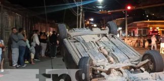 Foto: "Con las llantas para arriba" terminó un vehículo en accidente en Matagalpa / TN8