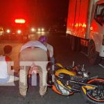 Foto: Motociclistas lesionados al ser impactados por un camión en el sector El Salto, Juigalpa / TN8