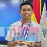 El mejor estudiante de secundaria estudia en la UNAN-León El mejor estudiante de secundaria estudia en la UNAN-León