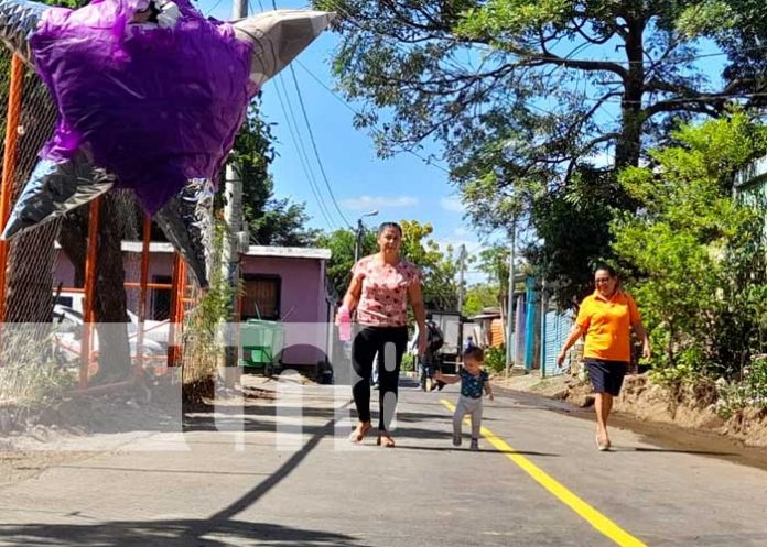 Managua: Familias del Georgino Andrade inauguran 8 cuadras de calles asfaltadas
