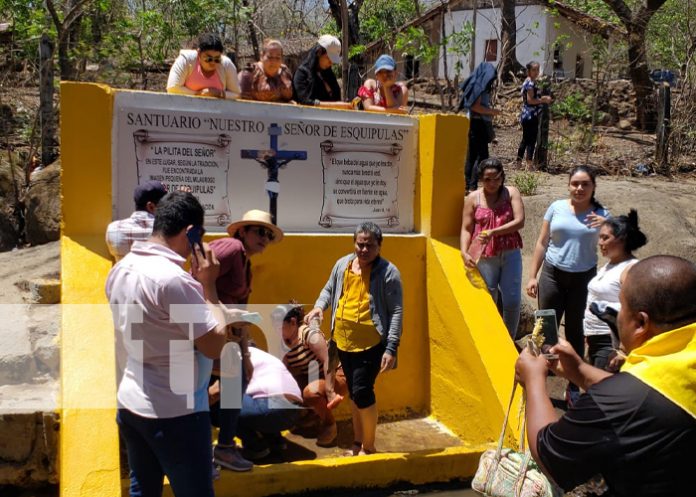 Feligreses católicos visitan a la 'Pilita Milagrosa en la Conquista' en Carazo