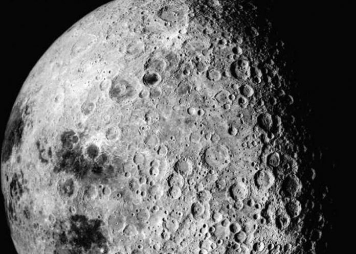 Captan momento en que un meteorito se estrella contra la Luna (Video)