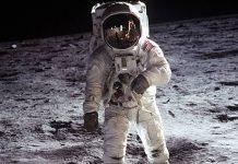 NASA presenta nuevo traje espacial para viajar a la Luna NASA presenta nuevo traje espacial para viajar a la Luna