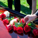 Viejito organiza su propio funeral para cómo reacciona la gente (Video)