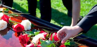 Viejito organiza su propio funeral para cómo reacciona la gente (Video)