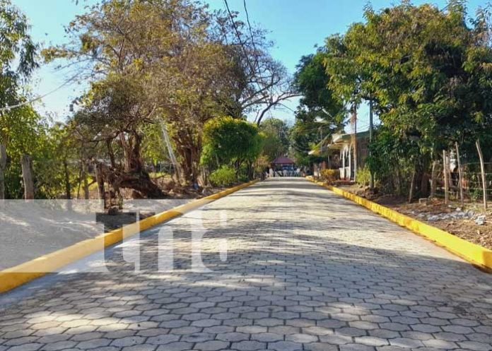 Inauguran calle adoquinada en el barrio José Dolores Estrada, Nandaime