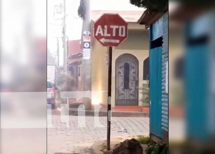 4 Un cortocircuito de aproximadamente 13 mil volteos, asusto y dejó sin energía eléctrica a 7 barrios de Chinandega.