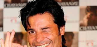 ¡Clase bulto papi! Foto de Chayanne en tanga desata locura en redes