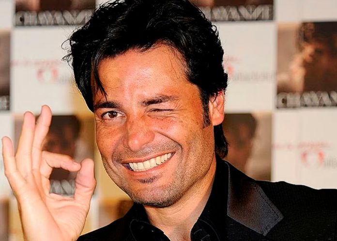 ¡Clase bulto papi! Foto de Chayanne en tanga desata locura en redes