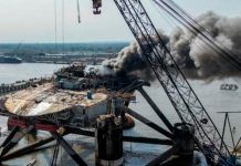 Fuerte incendio arrasa con una planta de sustancias «peligrosas» en Alabama Fuerte incendio arrasa con una planta con sustancias "peligrosas" en Alabama