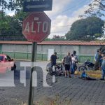 Madre e hija al hospital tras accidente de tránsito en Managua Foto: Accidente de tránsito en sector de la Clínica Don Bosco, Managua / TN8