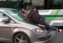Atropellan a varias mujeres durante una marcha por el 8M en Barcelona Atropellan a varias mujeres durante una marcha por el 8M en Barcelona