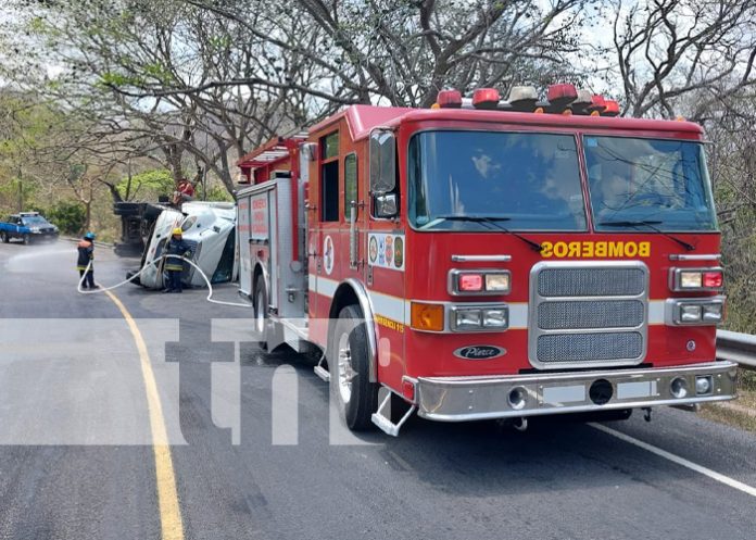 Accidente casi le cuesta la vida a conductor de pesado camión en Madriz