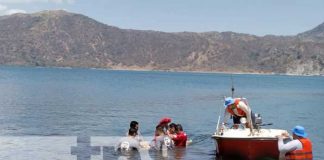 Foto: Bomberos se capacitan en buceo desde la Laguna de Xiloá / TN8