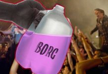 Borg Drink: El extremo reto viral de Tik Tok para «ahogarse en guaro» Foto: Universitarios tomando el Borg Drink