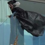 La bruja del balcón de Shakira regresa con un nuevo look