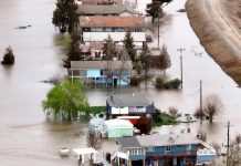 Evacuan dos comunidades en California por apocalípticas inundaciones Evacuan dos comunidades en California por apocalípticas inundaciones