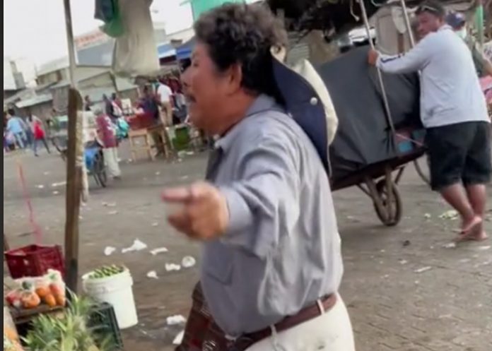 Foto: Dizque predicador tirando maldiciones en Masaya