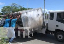Camión «hasta la pata» de carne sufre accidente en el 7 Sur, Managua Foto: Camión lleno de carne sufre accidente en el 7 Sur, Managua / TN8
