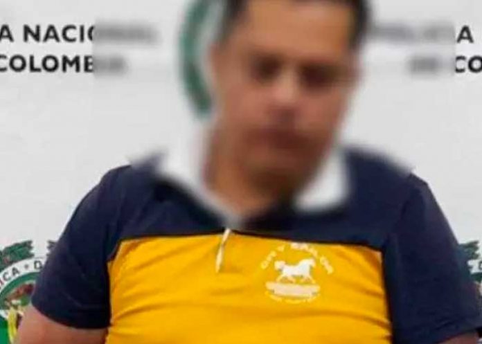 Sin piedad mató con unas tijeras a su mujer frente a su hijo en Colombia