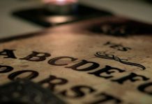 «Pálidos y chirizos» quedaron 20 alumnos en Colombia tras jugar con la Ouija "Pálidos y chirizos" quedaron 20 alumnos en Colombia tras jugar con la Ouija