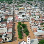 Fuertes aguaceros dejan tres muertos y miles de damnificados en Ecuador Fuertes aguaceros dejan tres muertos y miles de damnificados en Ecuador