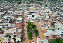 Fuertes aguaceros dejan tres muertos y miles de damnificados en Ecuador Fuertes aguaceros dejan tres muertos y miles de damnificados en Ecuador