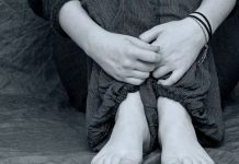 Detienen a menores por violar a una niña en un centro comercial de España Detienen a menores por violar a una niña en un centro comercial de España