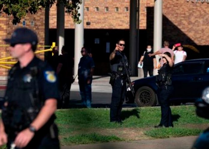 Balean a tres policías durante un sangriento tiroteo en Missouri