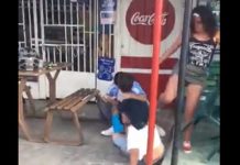 VIDEO: Chavalas se les mete el Chucky y se fajan a «patadas y golpes» Difunden video de jóvenes peleando enfrente de una pulpería