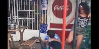 Difunden video de jóvenes peleando enfrente de una pulpería