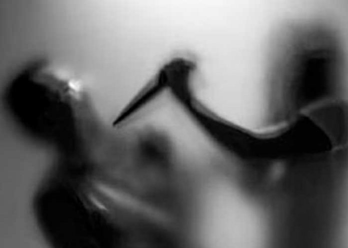 ¡Justicia por mano propia! Apuñaló a jóvenes por agredir a su hijo en España/