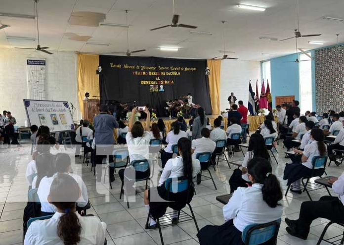 estra-2 Foto: Estudiantes normalistas recuerdan legado del General José Dolores Estrada / TN8