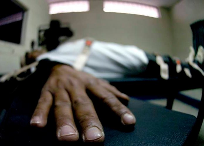 Violadores de menores enfrentarían la pena de muerte en Florida