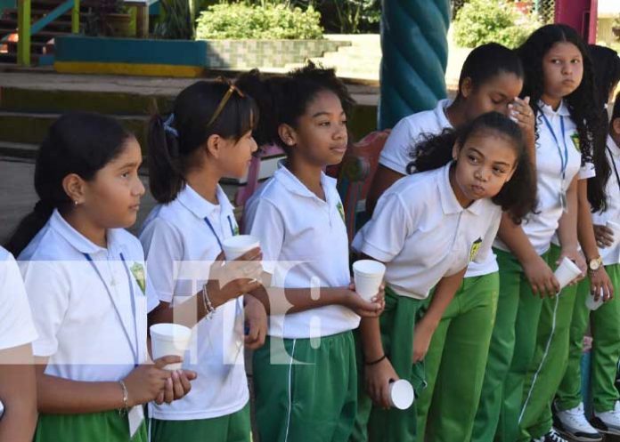Foto: Aplicación de flúor en colegios de Bluefields / TN8