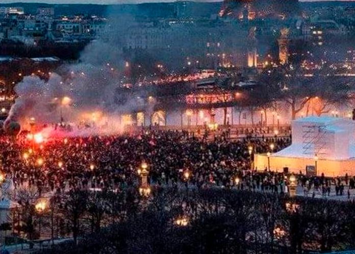 Fuertes enfrentamientos entre manifestantes y Policía en protestas en Francia