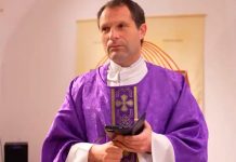 ¡Blasfemia! Un cura se casará con joven porque es la “encarnación de Dios» ¡Blasfemia! Un cura se casará con joven porque es la “encarnación de Dios"