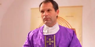 ¡Blasfemia! Un cura se casará con joven porque es la “encarnación de Dios"