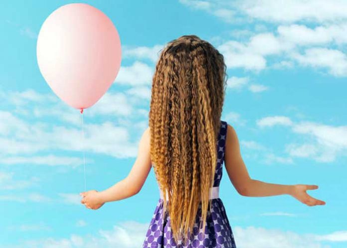 En Brasil niña muere al atragantarse con un globo