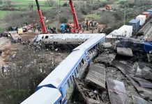 Descomunal choque frontal de dos trenes dejó 36 muertos y 85 heridos en Grecia Descomunal choque frontal de dos trenes dejó 36 muertos y 85 heridos en Grecia