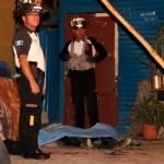 Tomaron la justicia por sus manos y queman vivo a un sicario en Guatemala Vecinos toman la justicia por sus manos y queman vivo a sicario en Guatemala