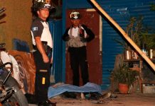Tomaron la justicia por sus manos y queman vivo a un sicario en Guatemala Vecinos toman la justicia por sus manos y queman vivo a sicario en Guatemala