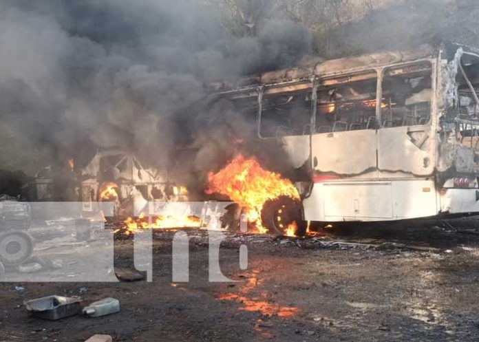 ince-mata-1 Foto: Fuerte incendio consume al menos tres unidades de buses en Matagalpa / TN8